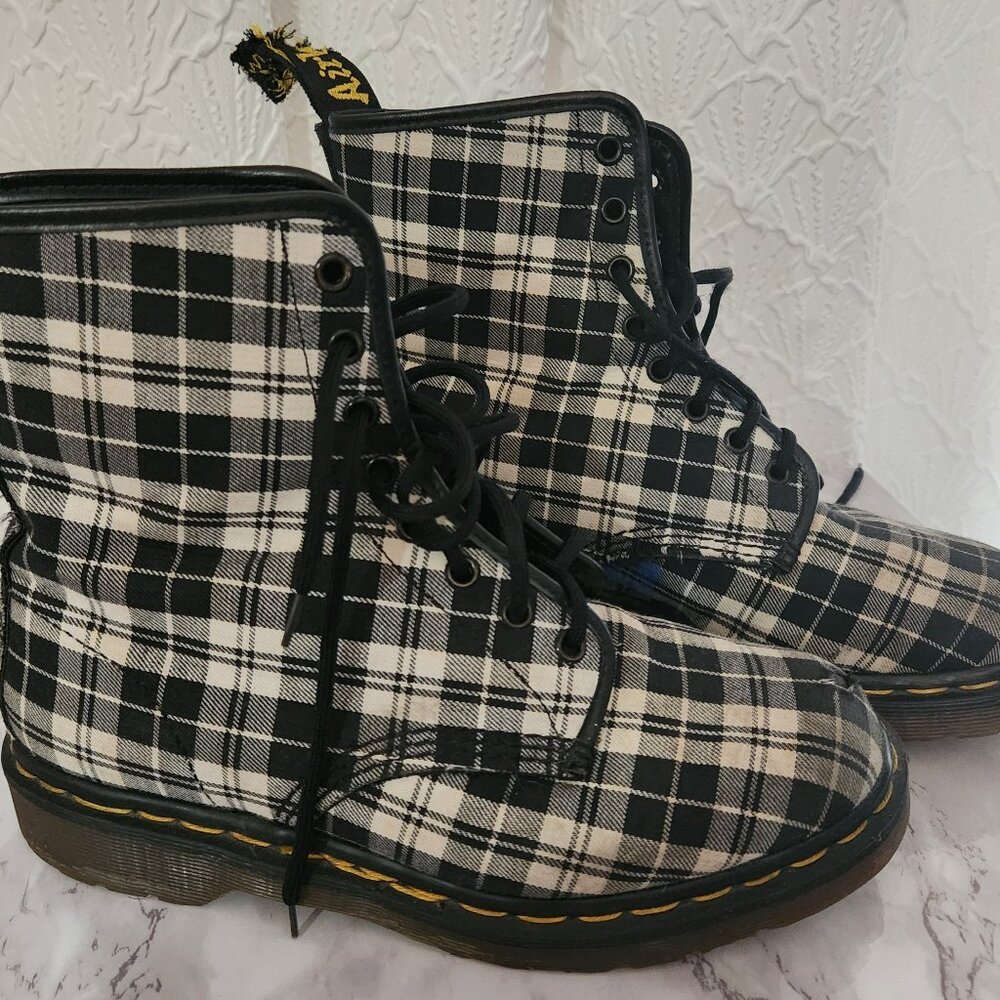 Dr Martens The Original Made in England Plaid Black White Ankle Boots Men 7